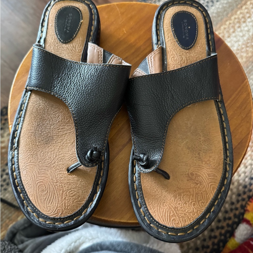 Sonoma Black and Tan Sandals